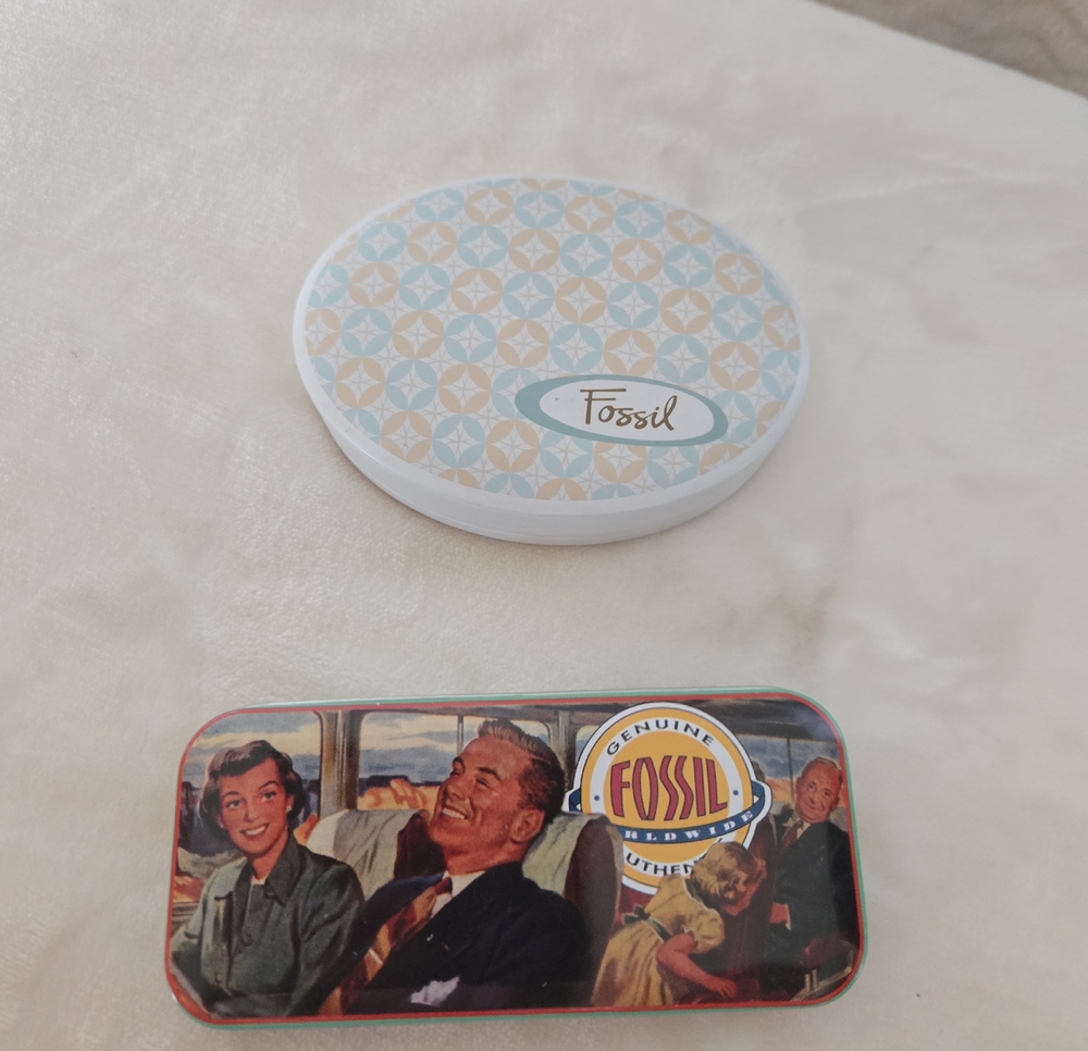 Fossil Small Round and Rectangular Tin Set - Blue & Cream